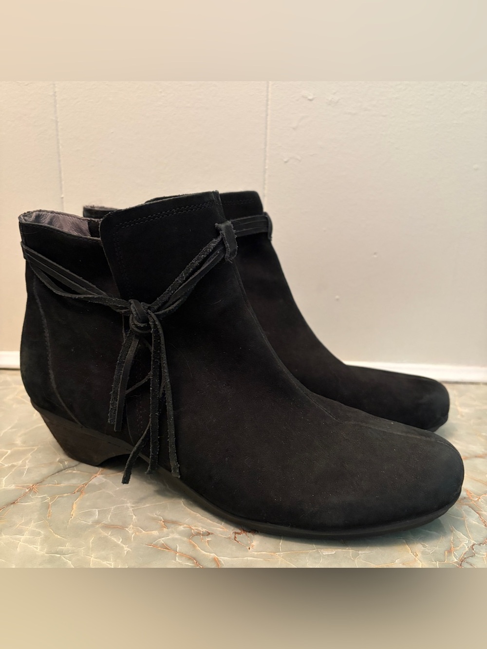 Abeo B.I.O Nella Booties Black Nubuck Low Heel Double Zip size 9 N